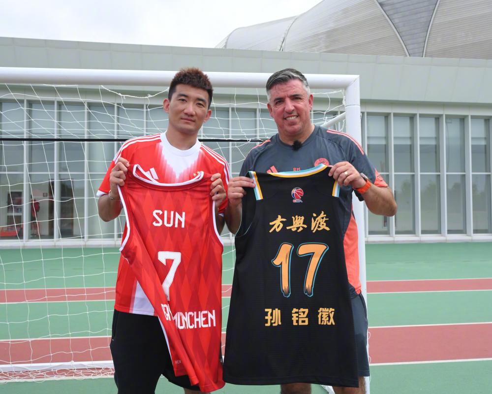 关于快船轻取广东队，孙铭徽状态火热的信息