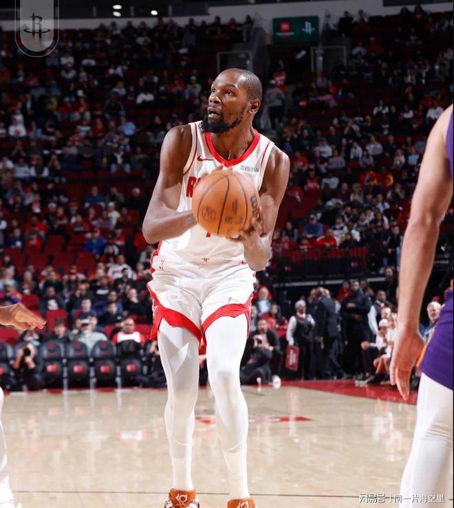 凯尔特人鏖战山西队，杜兰特点燃赛场