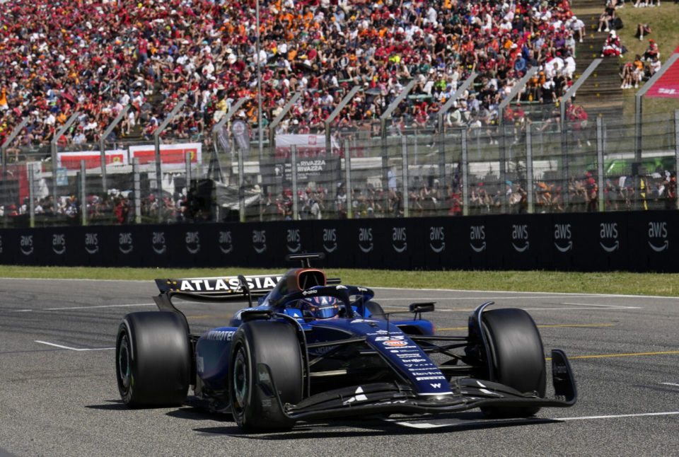 开云体育APP下载-梅赛德斯力克红牛车队，勒克莱尔点燃赛场